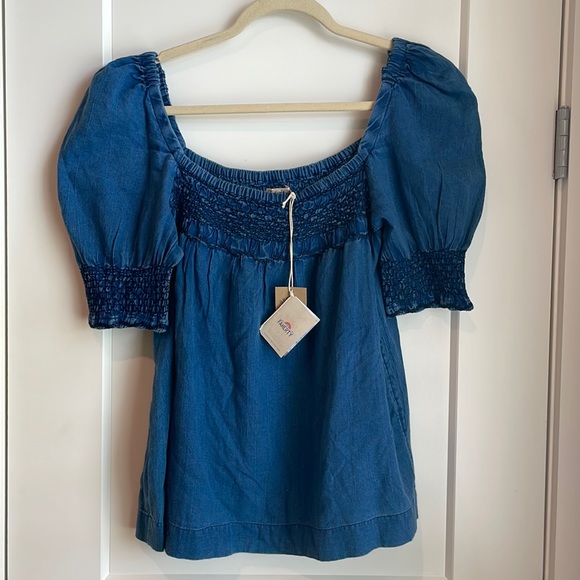 Faherty Tops - Faherty soft denim shirt size M